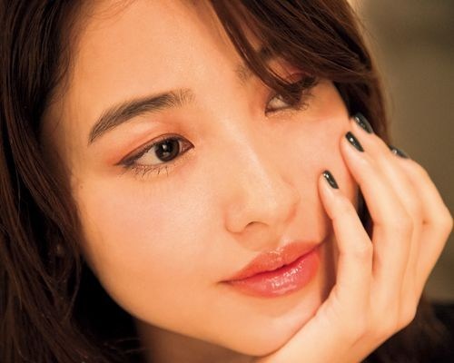 Помада для брюнеток с карими глазами